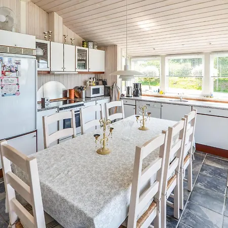 4 Bedroom Gorgeous Home In Ebeltoft Дом отдыха *